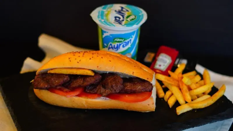  Köfte Ekmek Menü